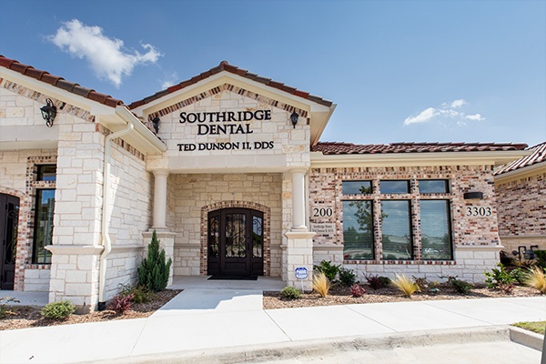 Outside view of Southridge Dental Family and Cosmetic Dentistry office building